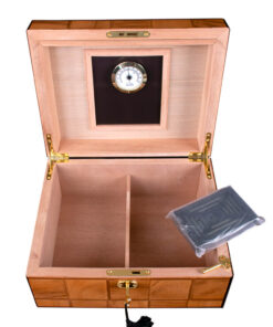 HUMIDOR COLOR NATURAL ACABADO CUADROS CON CHAPA P/30 PZA