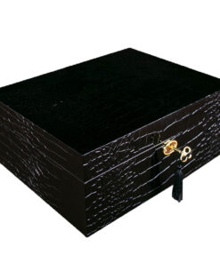HUMIDOR DISEÑO REPTIL NEGRO/ROJO CON CHAPA P/35 PZA