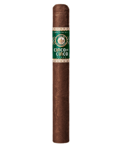 Puro Joya de Nicaragua Cinco de Cinco Corona Extra box-pressed sobre un humidor de madera.