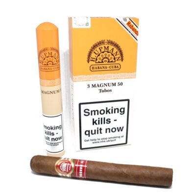 h upmann magnum 50 tubo cartera 3 sobre una superficie de madera fina en Ciudad de México.