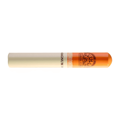h upmann magnum 50 tubo pieza sobre una superficie de madera fina en Ciudad de México.
